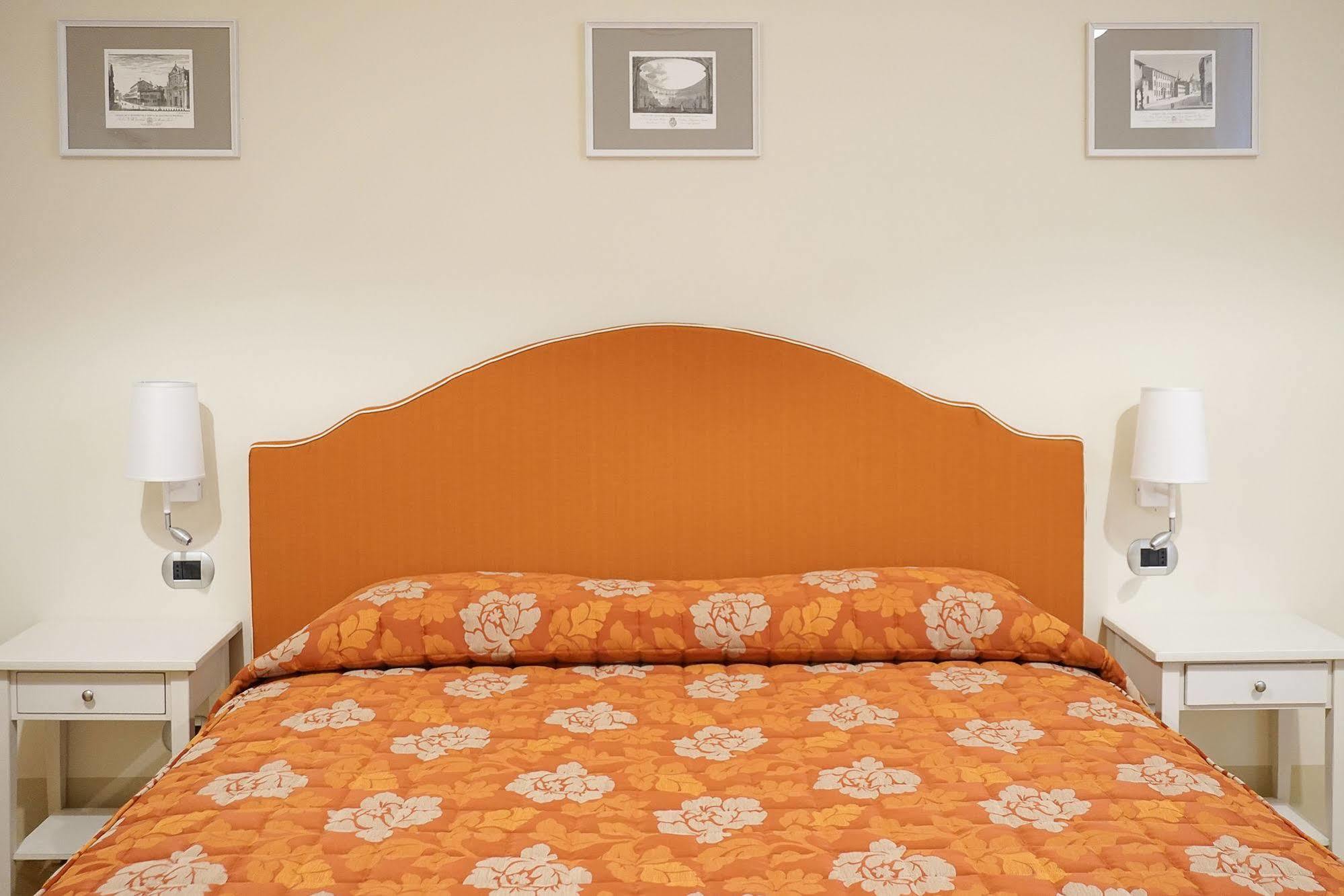 Casa Isolani Luxury Rooms Piazza Maggiore Bologna Buitenkant foto